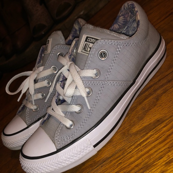 BRAND NEW GREY CONVERSE - Picture 2 of 7